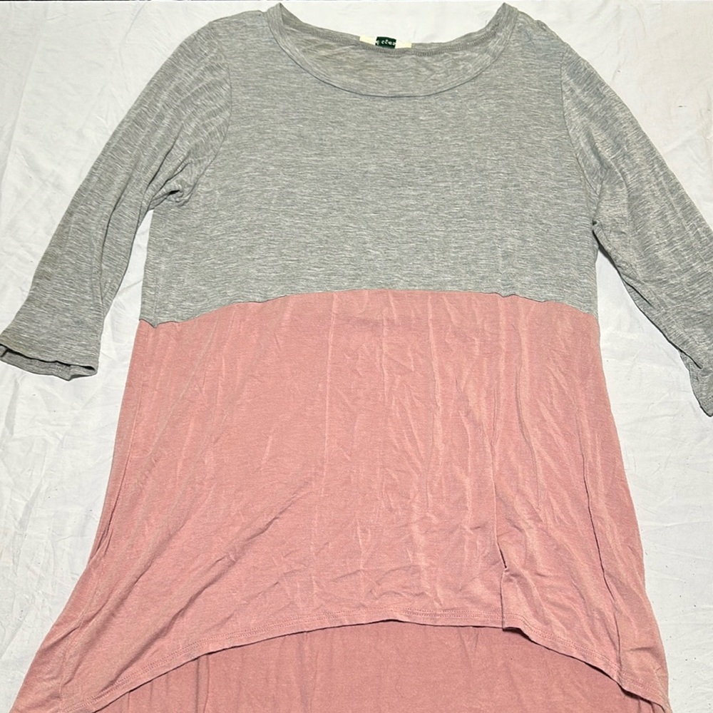 ELOGES  Size Large Gray and  Pink Top with Long Sleeve Very Soft